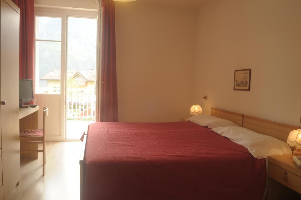 Hotel Bellaria Levico Terme Ruang foto
