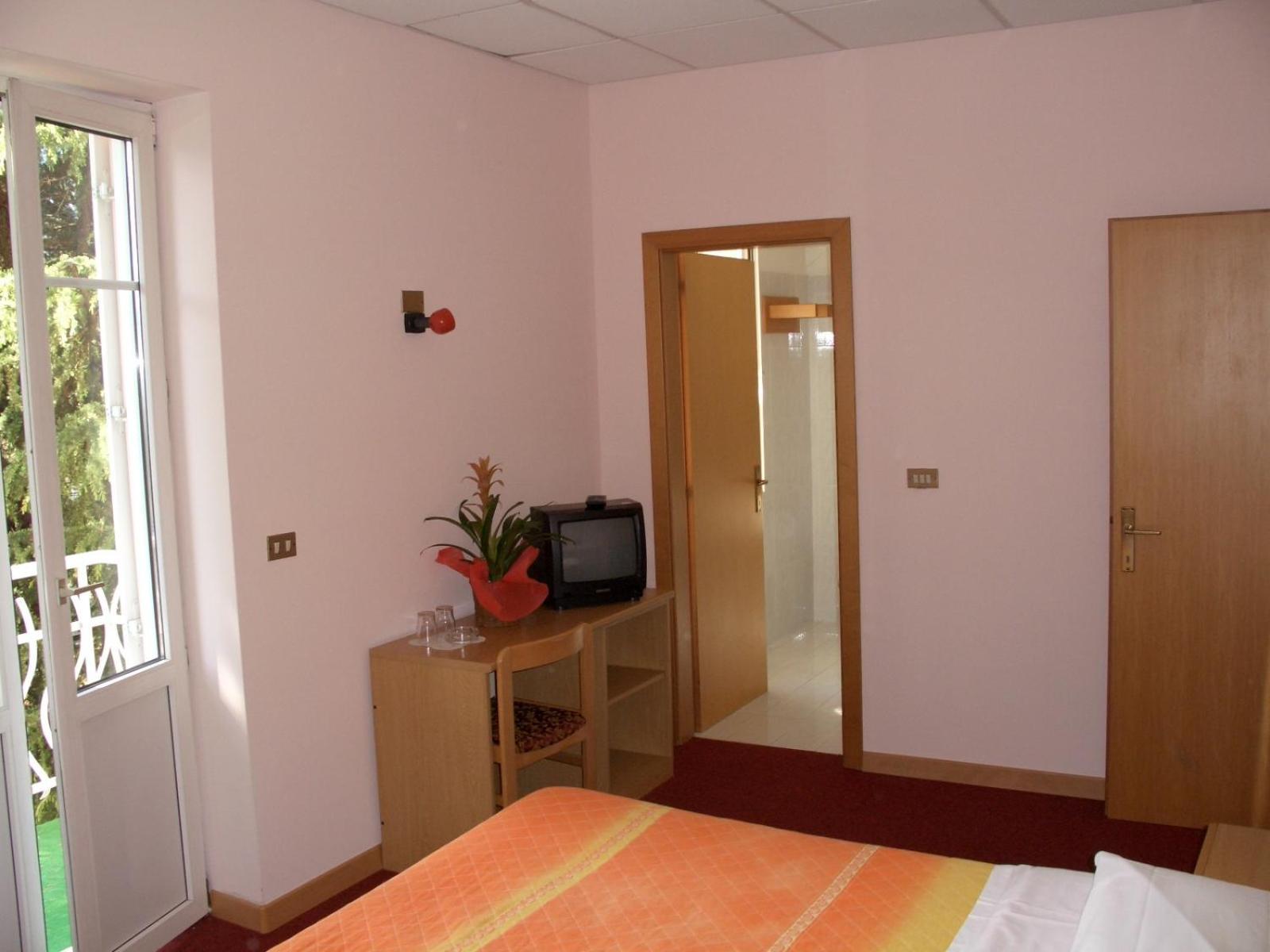 Hotel Bellaria Levico Terme Bagian luar foto