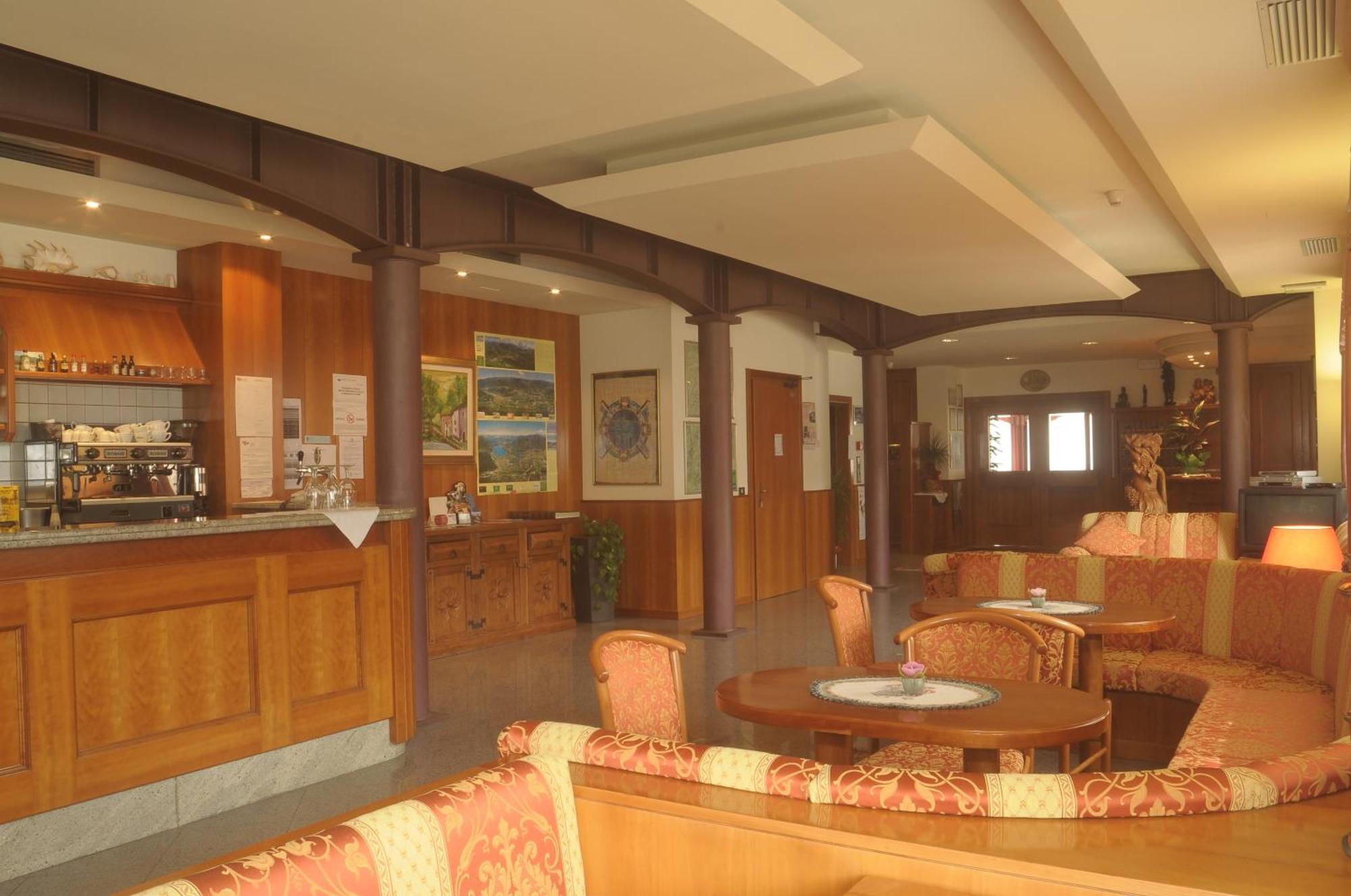 Hotel Bellaria Levico Terme Bagian luar foto