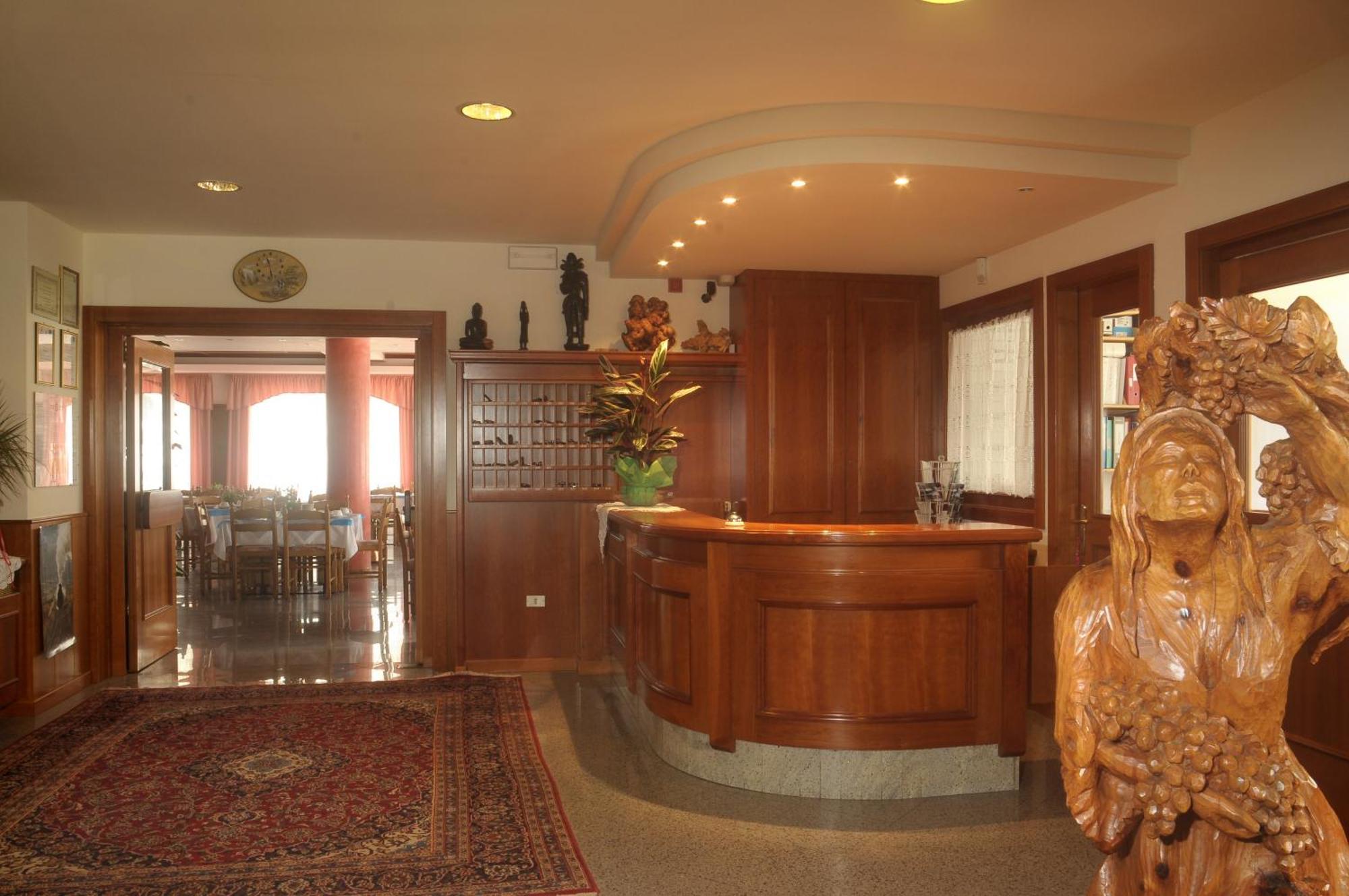 Hotel Bellaria Levico Terme Bagian luar foto