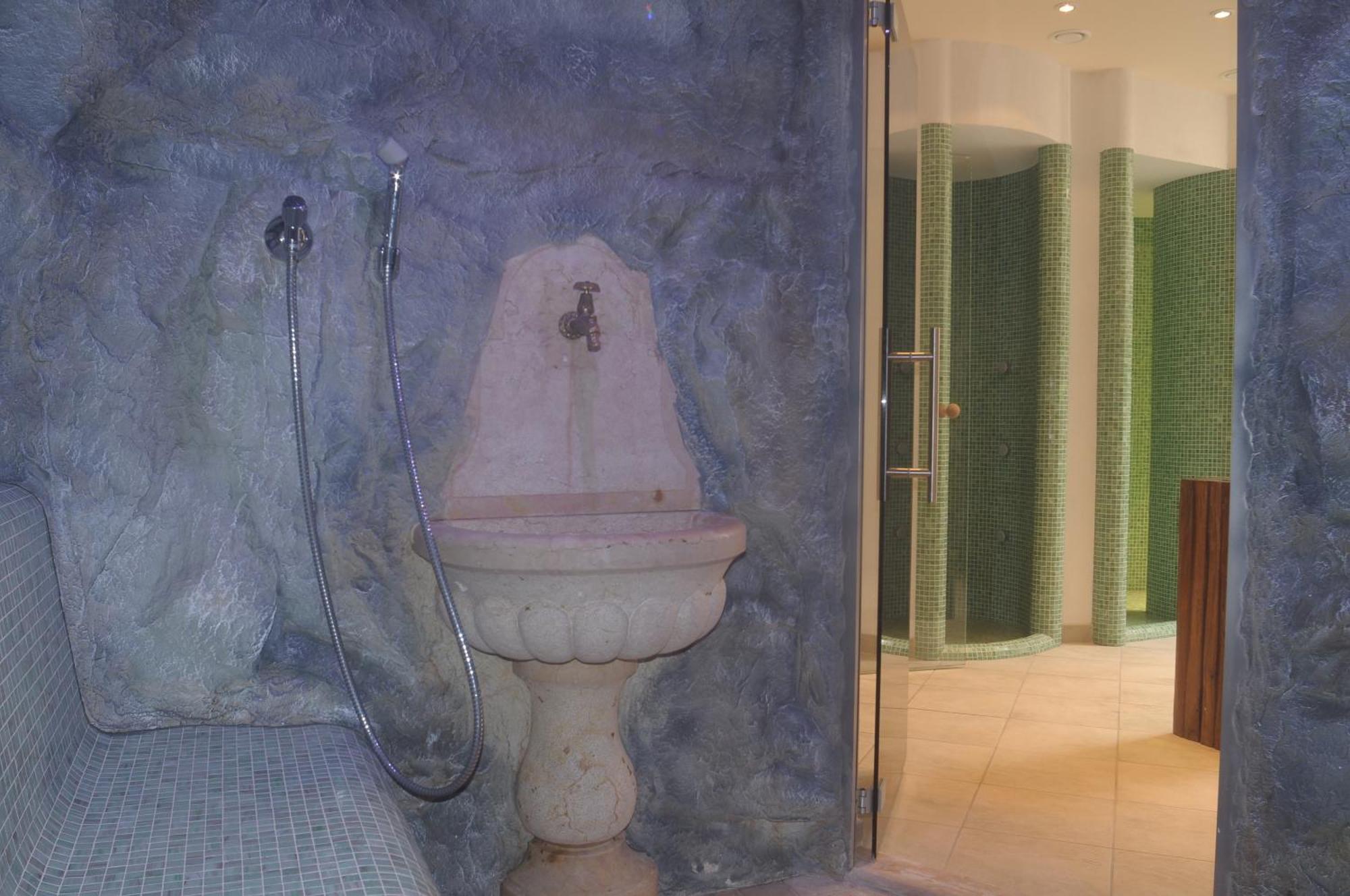 Hotel Bellaria Levico Terme Bagian luar foto