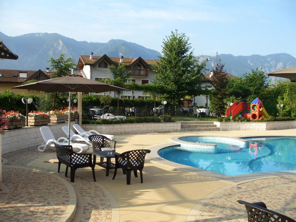 Hotel Bellaria Levico Terme Bagian luar foto