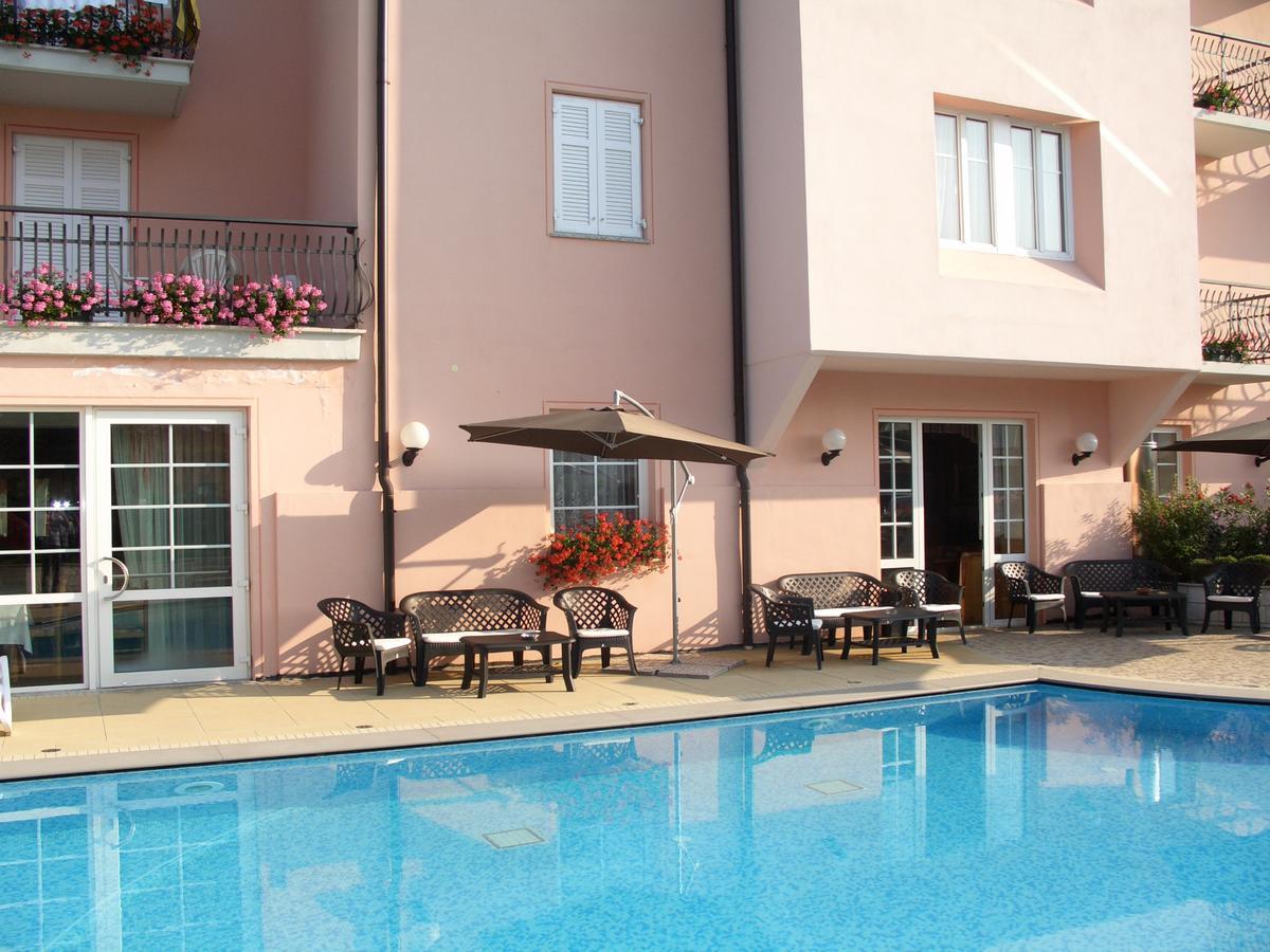 Hotel Bellaria Levico Terme Bagian luar foto
