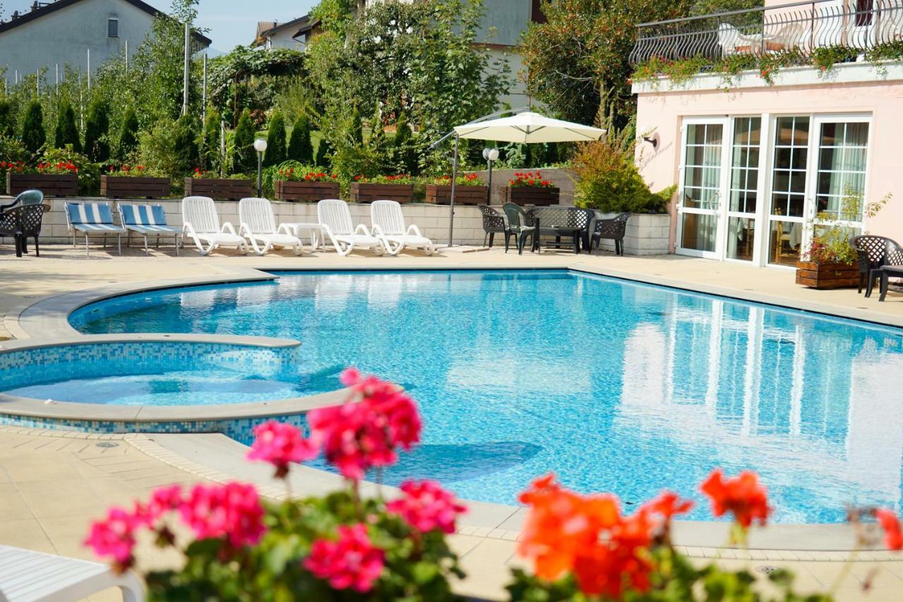Hotel Bellaria Levico Terme Bagian luar foto