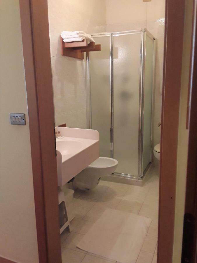 Hotel Bellaria Levico Terme Bagian luar foto