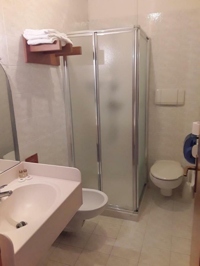 Hotel Bellaria Levico Terme Bagian luar foto