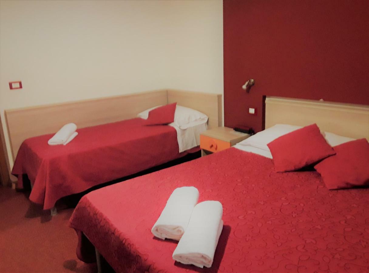 Hotel Bellaria Levico Terme Bagian luar foto