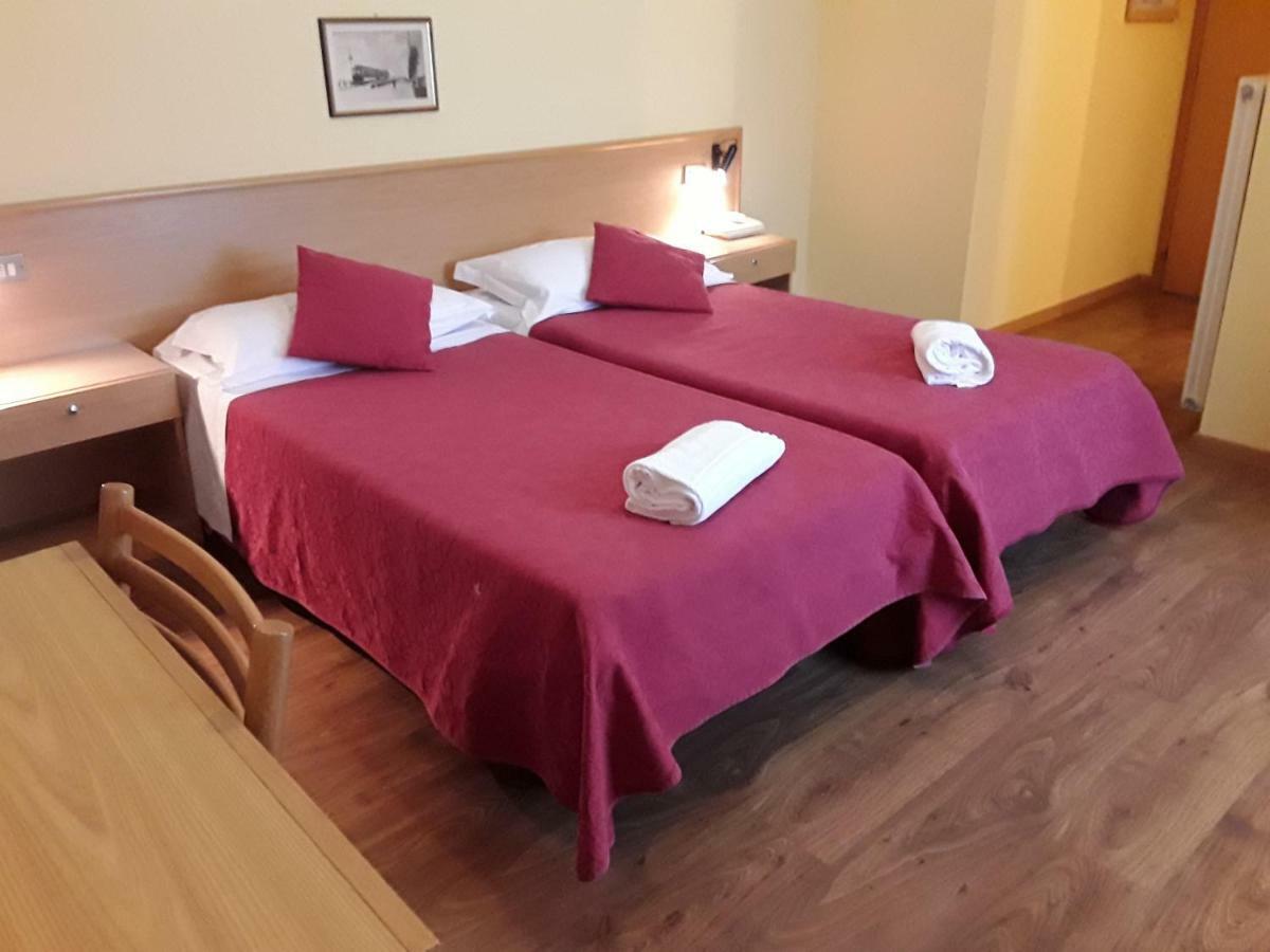 Hotel Bellaria Levico Terme Bagian luar foto