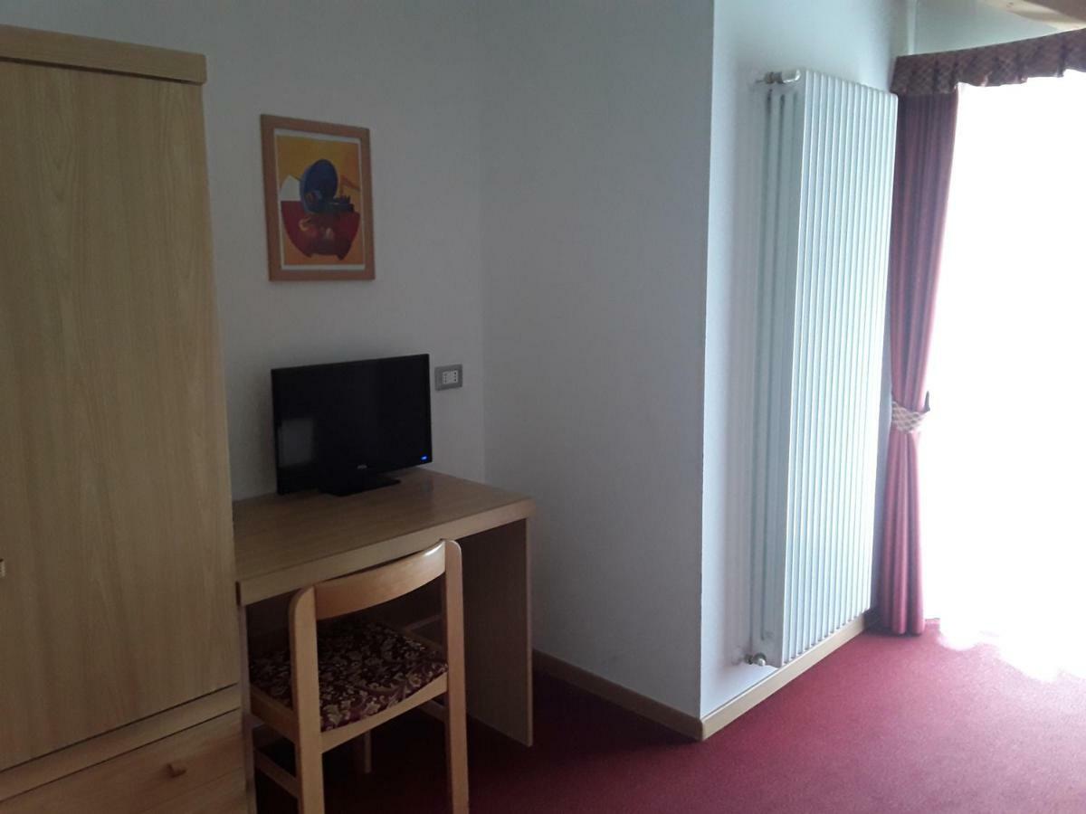 Hotel Bellaria Levico Terme Bagian luar foto