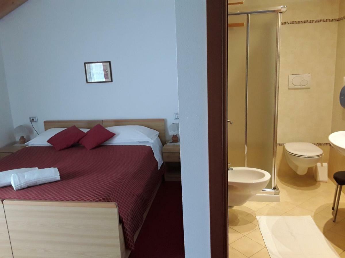 Hotel Bellaria Levico Terme Bagian luar foto