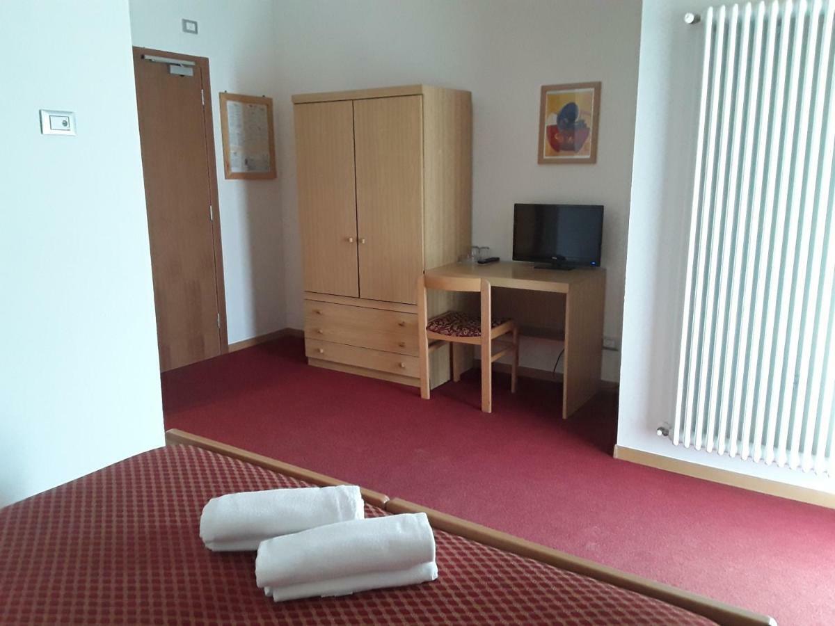 Hotel Bellaria Levico Terme Bagian luar foto