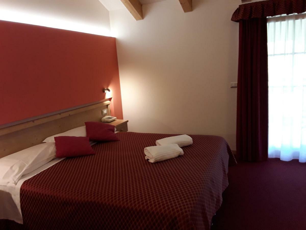 Hotel Bellaria Levico Terme Bagian luar foto