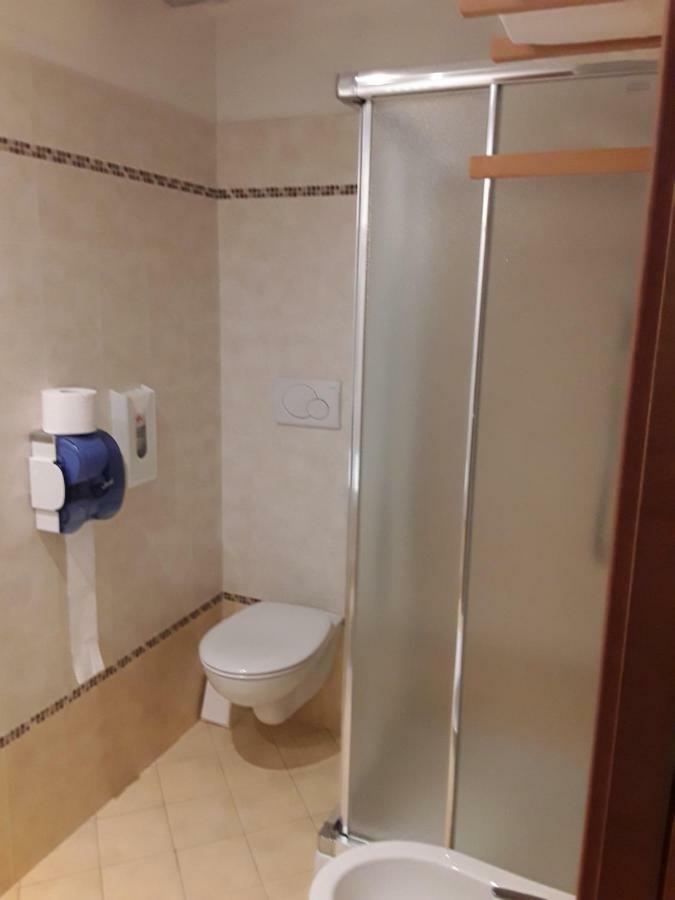 Hotel Bellaria Levico Terme Bagian luar foto